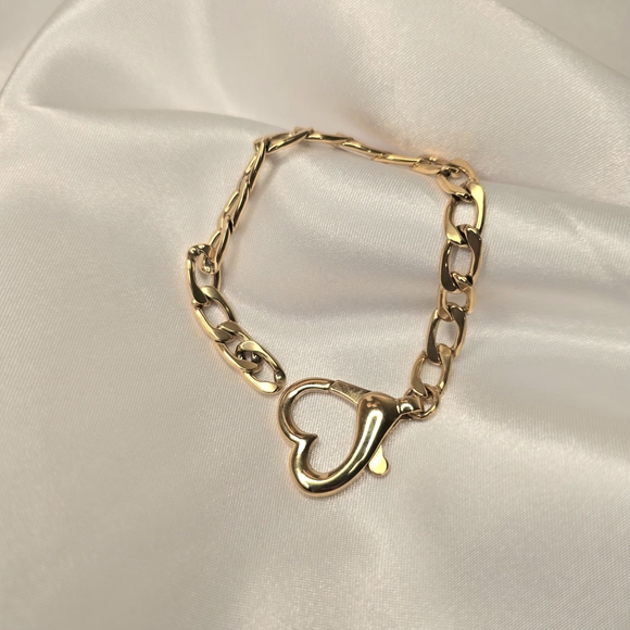 Chic Gold Heart Necklace and Bracelet Set